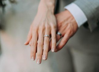 hands of couple